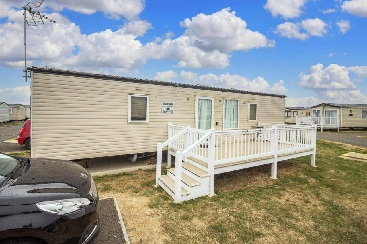 Caravan With Decking At Martello Beach Nearby Clacton-On-Sea Ref 29017Kv Clacton-on-Sea Exterior foto