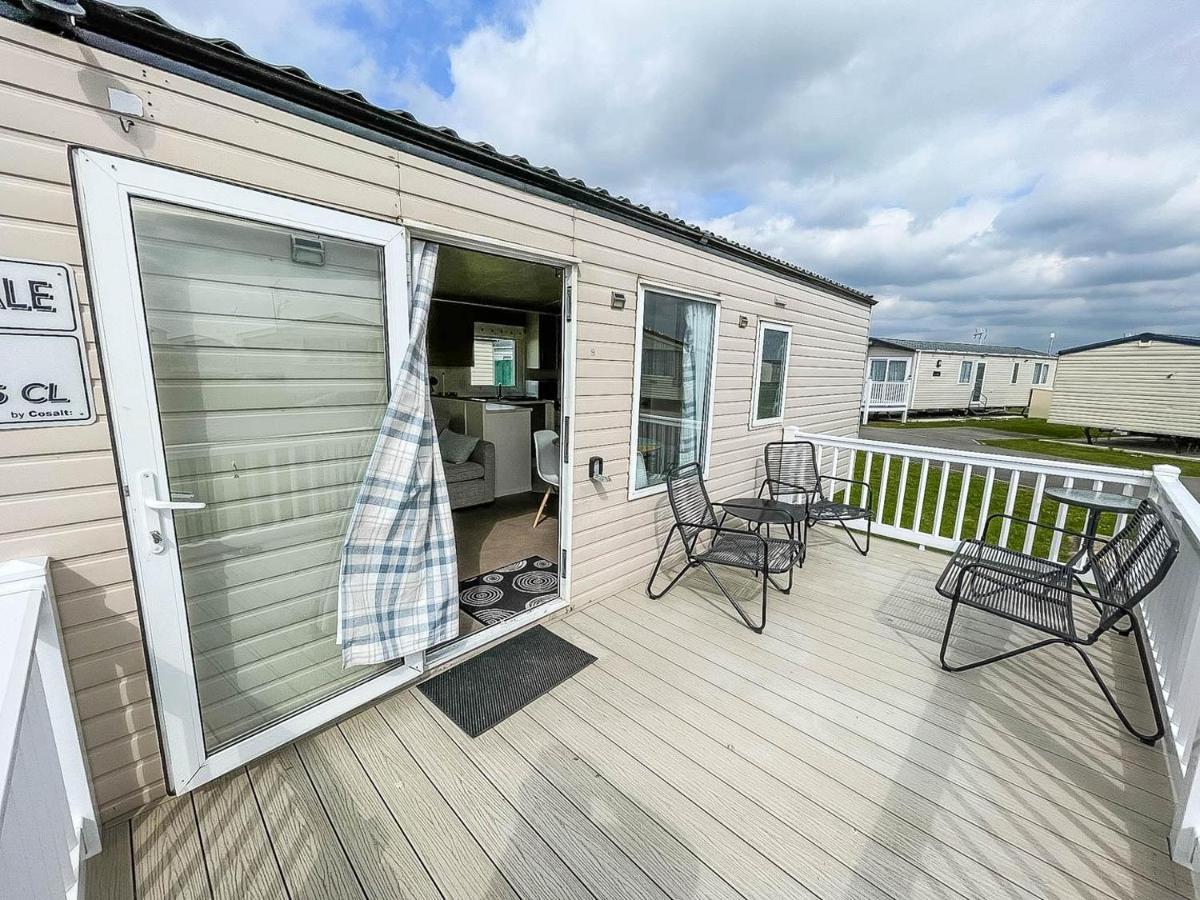Caravan With Decking At Martello Beach Nearby Clacton-On-Sea Ref 29017Kv Clacton-on-Sea Exterior foto