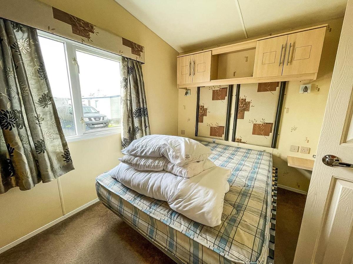 Caravan With Decking At Martello Beach Nearby Clacton-On-Sea Ref 29017Kv Clacton-on-Sea Exterior foto